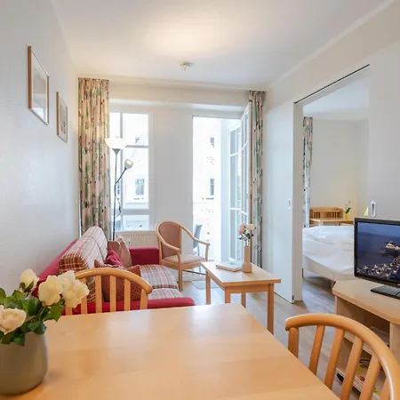 Apartment Mit Balkon Ostseenah In *